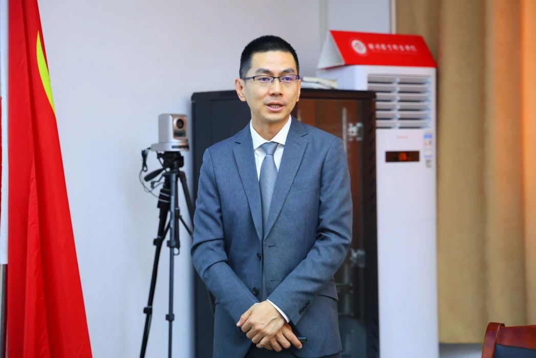 ug环球APP下载图片