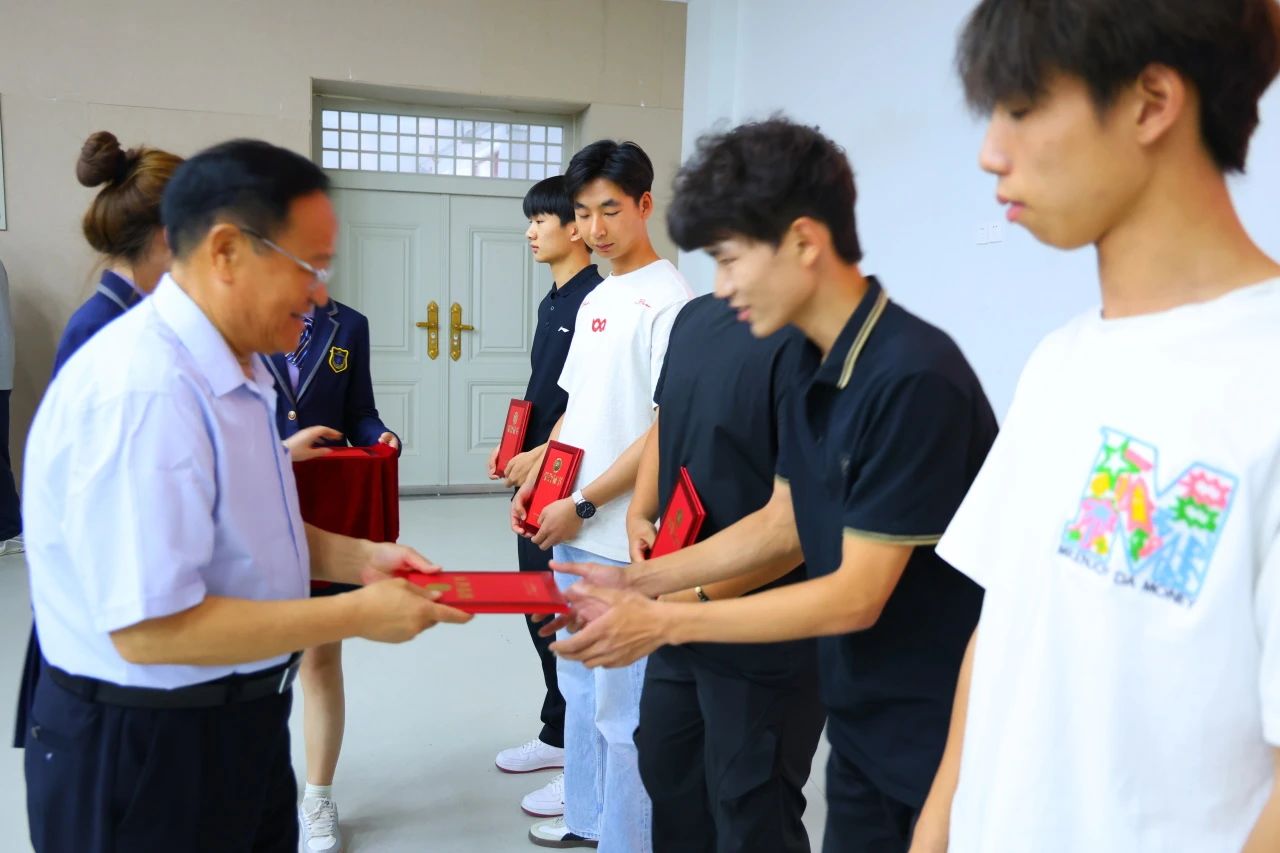 ug环球APP下载图片