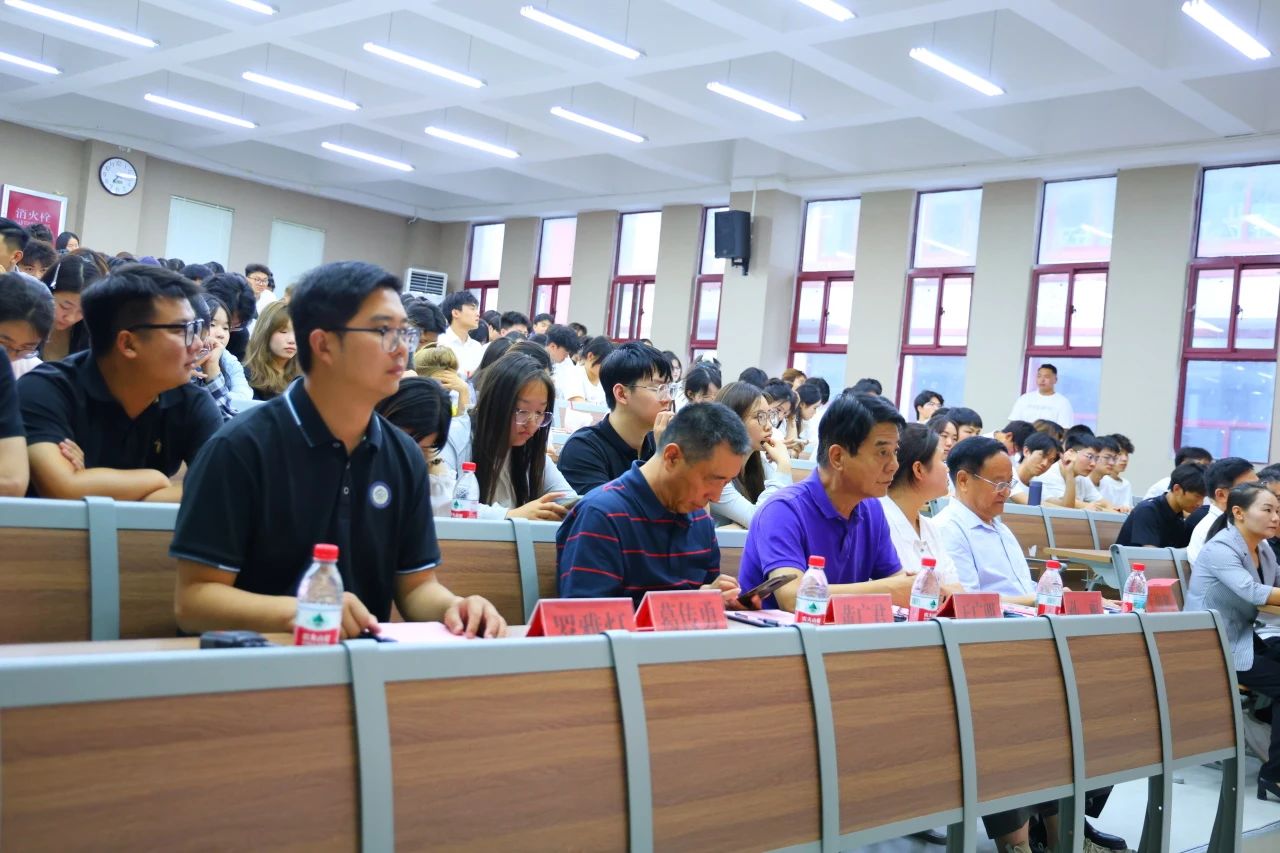 ug环球手机版图片