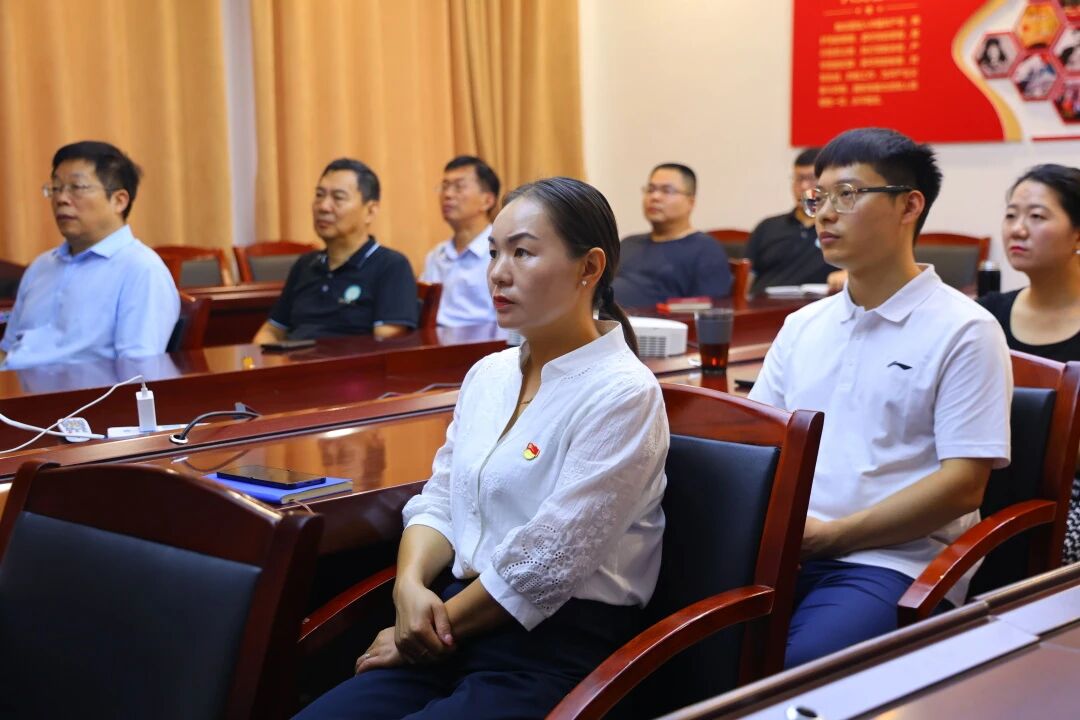 ug环球手机版图片