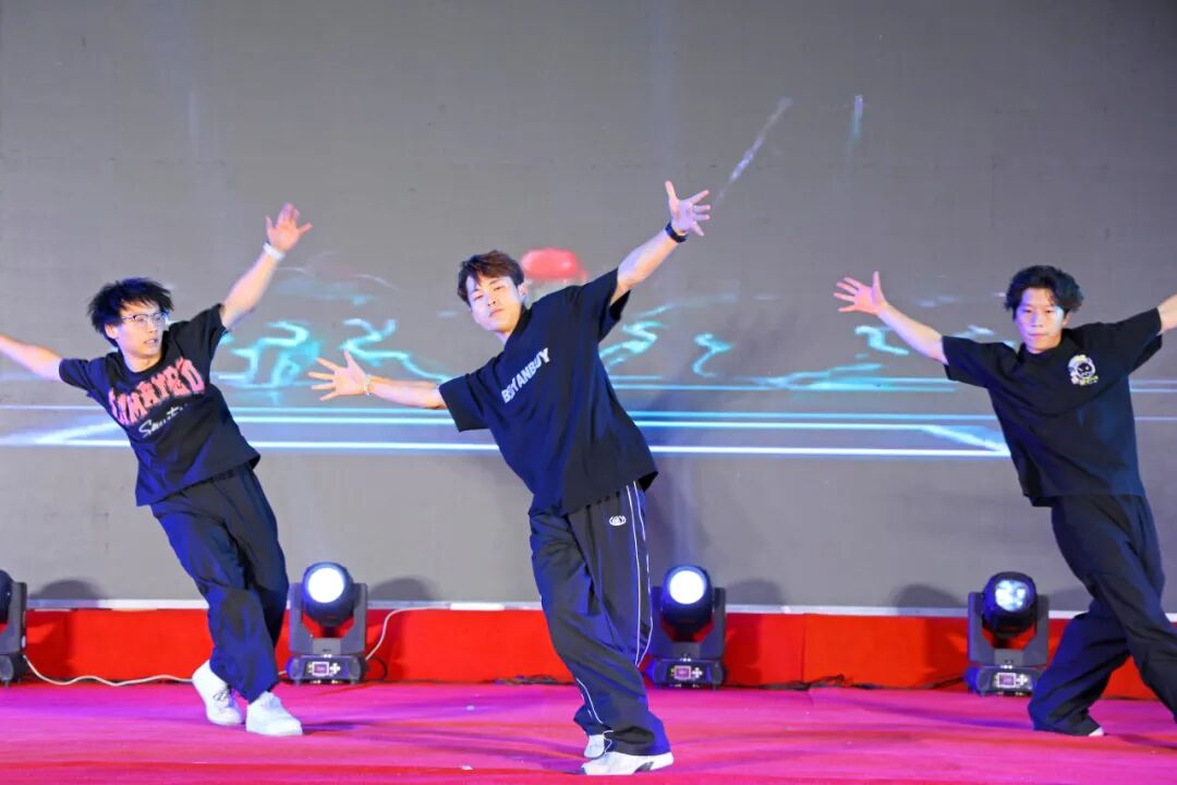 ug环球APP下载图片